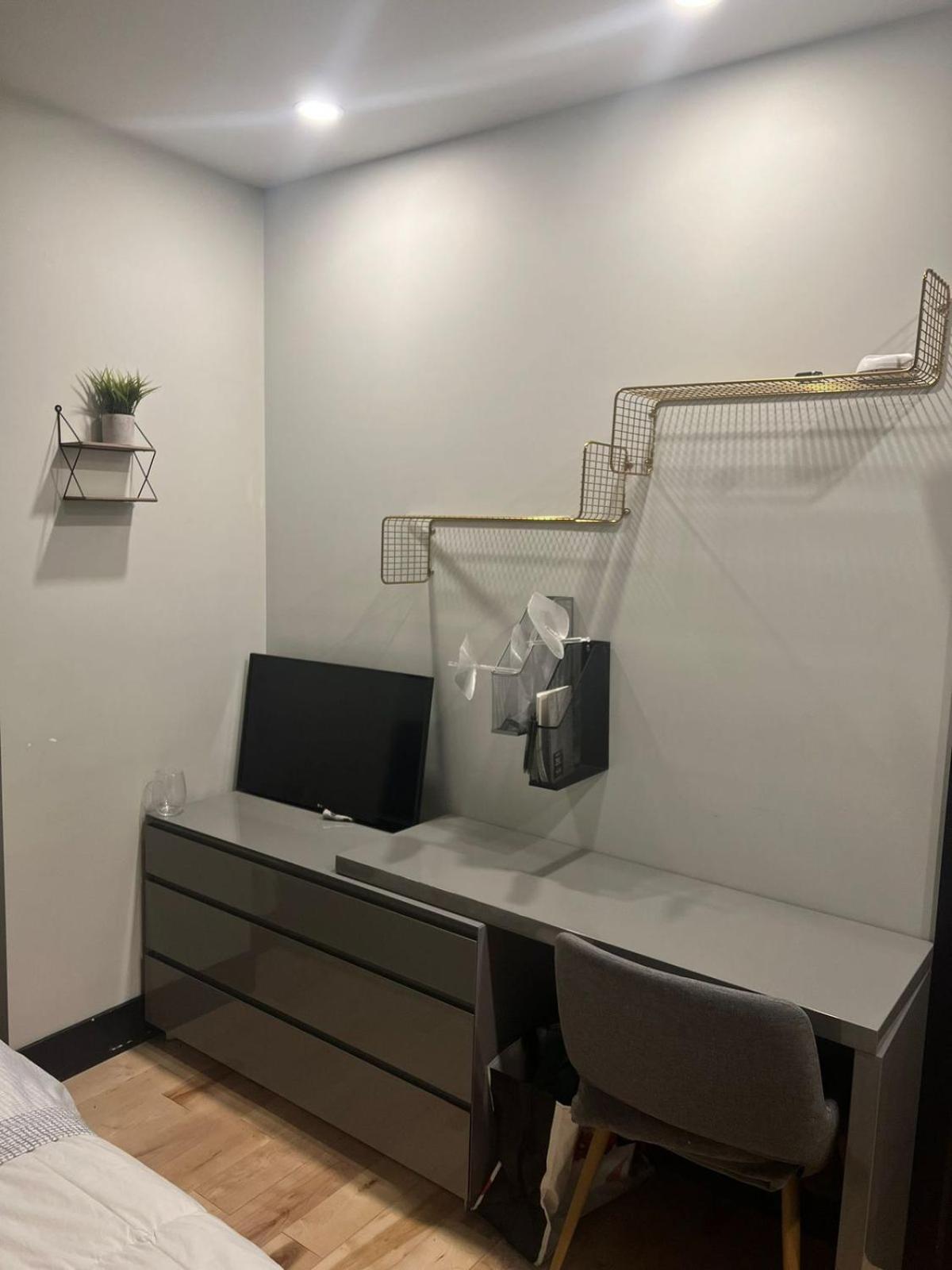 Private Room & Private Bathroom In Le Plateau Монреал Екстериор снимка